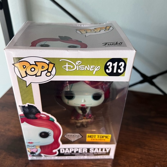 Funko Pop Dapper Sally #313 Disney Diamond collection Hot Topic Exclusive - Picture 2 of 3